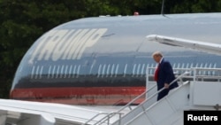 Cựu Tổng thống Donald Trump đến phi trường quốc tế Miami ở Miami, Florida, ngày 12/6/2023. 