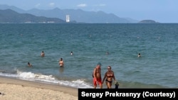 Một góc bãi biển ở Nha Trang, nơi mà kiều dân Nga tập trung đông đúc ở Việt Nam, ngày 1 tháng 4 năm 2023 (Ảnh: Sergey Prekrasnyy)