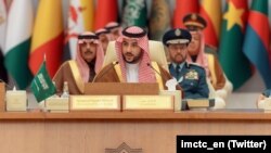 سعودی عرب نے انسدادِ دہشت گردی کے اتحاد کی اس اسلامی فوج کے لیے 10 کروڑ ریال کا فنڈ دینے کا بھی اعلان کیا ہے۔ فائل فوٹو