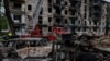 Ukraine nói phản công đạt bước tiến, Moscov phủ nhận; Nga đánh chung cư, giết thường dân