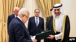 سعودی سفیر نے اپنی اسناد سفارت صدر عباس کو پیش کیں۔ فوٹو اے ایف پی