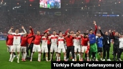 A Milli Futbol Takımı Avusturya'yı 2-1 yenerek çeyrek finale yükseldi.