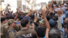 سرگودھا: قرآن کی بے حرمتی کے الزام کے بعد ہجوم کا جلاؤ گھیراؤ، 25 ملزمان گرفتار 