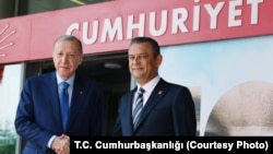 Cumhurbaşkanı Erdoğan ve CHP Lideri Özel, CHP Genel Merkezi'nde biraraya geldi.