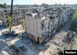 روسی میزائلوں نے یوکرین کے شہر پوکروسک کی ایک بارہ منزلہ اپارٹمنٹ بلڈنگ کو نشانہ بنایا جس سے 7 افراد ہلاک اور 39 کے لگ بھگ زخمی ہوئے۔ 8 اگست 2023