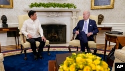 Tổng thống Ferdinand Marcos vừa có chuyến thăm Washington nhằm hâm nóng mối quan hệ với Mỹ
