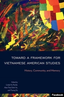 Sách “Toward A Framework For Vietnamese American Studies” (“Hướng tới xây dựng ngành học Người Mỹ gốc Việt – Lịch sử cộng đồng và ký ức”) do Tiến sĩ – Giáo sư Linda Ho Peché, Tiến sĩ – Giáo sư Alex-Thai Dinh Vo và Tiến sĩ – Giáo sư Tường Vũ chủ biên.