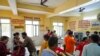  بھارت کی ریاست اتر پردیش کے ایک ہسپتال میں گرمی سے منسلک بیمار افراد علاج کے لیے موجود ہیں ، ، فائل فوٹو