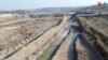 چکوال: کسان نے گاؤں کی ضروریات پوری کرنے کے لیے 'منی ڈیم' کیسے بنایا؟