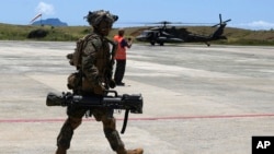 Thủy quân lục chiến Hoa Kỳ bảo vệ một khu vực tại sân bay thị trấn Itbayat, tỉnh Batanes, cực bắc của Philippines trong cuộc tập trận chung hôm 6/5.