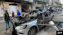 Hiện trường chiếc xe chở ba người con trai của thủ lĩnh Hamas Ismail Haniyeh được cho là bị thiệt mạng trong một cuộc không kích của Israel tại trại al-Shati, phía tây thành phố Gaza vào ngày 10/4/2024.