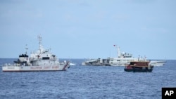 Tuần duyên Philippines và tàu tiếp tế bị tàu tuần duyên Trung Quốc chặn đường ở khu vực gần Bãi Cỏ Mây vào ngày 22 tháng 8 năm 2023. Philippines hôm 4/10/2023 cho biết họ đã đưa được hàng tiếp tế đến đây thành công.