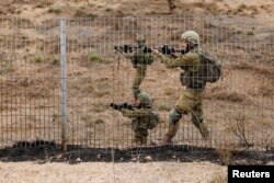 اسرائیلی فوجی جنوبی اسرائیل کے ایک علاقے میں فوٹو اے پی ، 9 اکتوبر 2023