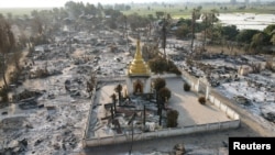 Các làng mạc ở Myanmar bị đốt cháy