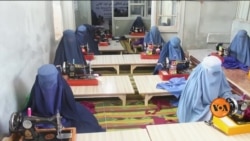 افغانستان: اعلیٰ تعلیم یافتہ خواتین سلائی کڑھائی سیکھنے پر مجبور