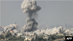 غزہ کی پٹی میں اسرائیلی بمباری کا ایک منظر۔ 