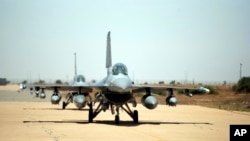 Máy bay chiến đấu F16 của Mỹ tại một căn cứ không quân cho việc diễn tập quân sự ở Morocco, hôm 14/6/2021. Việt Nam được cho là đang đàm phán với Mỹ để mua loại máy bay này.