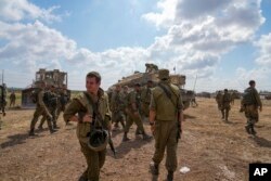 اسرائیلی فوجی جنوبی اسرائیل میں غزہ کی پٹی کے قریبی علاقے میں ، فوٹو اے پی،19 اکتوبر 2023