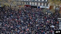 فرانس میں صیہونیت دشمنی کے خلاف مظاہرہ جس میں لاکھوں افراد نے مارچ کیأفوٹو اے ایف پی