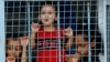  اسرائیلی حملوں سے اپنے گھروں سے فرار ہونے والے بچے خان یونس ، غزہ میں اقوام متحدہ کے ایک شیلٹر مرکز میں فوٹو اے پی 18 اکتوبر 2023 