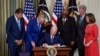 Tổng thống Biden ký dự luật đối phó với lạm phát