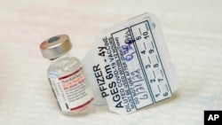 Vắc xin COVID-19 của Pfizer dùng cho trẻ em từ 6 tháng đến 4 tuổi.