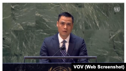Đại sứ Đặng Hoàng Giang, Trưởng Phái đoàn thường trực Việt Nam tại Liên Hiệp Quốc, phát biểu trong phiên họp đặc biệt về Ukraine vào ngày 1/3/2022. 