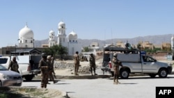 Binh sĩ Pakistan canh giữ hiện trường nơi xảy ra vụ bắt cóc hai người Trung Quốc ở thị trấn Jinnah, Quetta, ngày 24/5/2017.