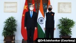 چین اور بھارت کے وزرائے خارجہ کی نئی دہلی میں ملاقات ہوئی ہے۔