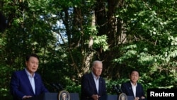 Các nhà lãnh đạo Hàn Quốc, Hoa Kỳ, và Nhật Bản họp thượng đỉnh tại Trại David, Maryland, ngày 18/8/2003.