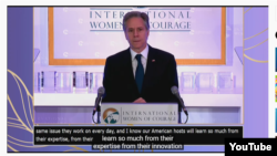 Ngoại trưởng Hoa Kỳ Antony Blinken phát biểu trực tuyến tại lễ trao giải thưởng Phụ nữ Quốc tế Can đảm, ngày 14/3/2022. Photo YouTube US Department.