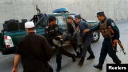طالبان نے کابل دھماکے کی ذمہ داری ایسے وقت میں قبول کی جب امریکہ اور طالبان کے درمیان امن مذاکرات فیصلہ کن مرحلے میں داخل ہوچکے ہیں۔ (فائل فوٹو)