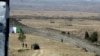 افغان سرحد پر پاکستان کی لگائی خاردار باڑ طالبان نے اکھاڑنا شروع کر دی