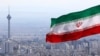 تہران کی فضاؤں میں ایران کے لہراتے ہوئے پرچم کاایک منظر (فائل فوٹو) 