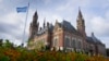 نیدرلینڈز کے شہر دی ہیگ میں واقع "پیس پیلس" کا ایک منظر۔ بین الاقوامی عدالت انصاف اسی محل میں قائم ہے۔ یہ عدالت اس مہینے جنوبی افریقہ کی جانب سے اسرائیل کے خلاف الزامات کا مقدمہ سنے گی۔ فائل فوٹو
