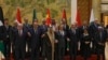 بیجنگ میں عرب ملکوں اور انڈو نیشیا کے وزرائے خارجہ چین کے وزیر خاارجہ کے ساتھ غزہ نگ رکوانے کی کوششوں کے دوران، فوٹو اے پی20 نومبر 2023 