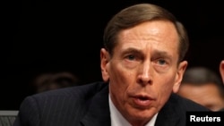 Cựu giám đốc CIA David Petraeus bị tuyên án 2 năm tù treo và nộp phạt 100.000 đôla