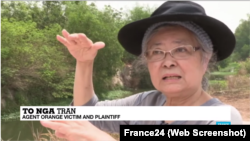 Bà Trần Tố Nga trả lời phỏng vấn của France24 về lý do vì sao bà đưa vụ kiện các công ty đa quốc gia bán chất độc da cam cho chính phủ Mỹ dùng trong chiến tranh Việt Nam.