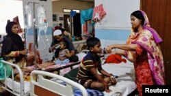  ڈھاکہ کے مگدا میڈیکل کالج اینڈ ہاسپٹل میں ڈینگی سے متاثرہ بچوں کا علاج کیا جا رہا ہے۔ فائل فوٹو