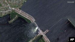Hình ảnh vệ tinh do Maxar Technologies cung cấp cho thấy tổng quan đập Kakhovka, Ukraine, vào ngày 5/6/2023.