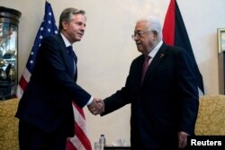 امریکی وزیر خارجہ انٹنی بلنکن فلسطینی صدر محمود عباس سے اردن میں ملاقات کررہے ہیں ، فوٹو رائٹرز 13 اکتوبر 2023