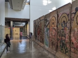 نیوزئیم کی دیوار برلن گیلری کا منظر
