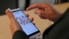 بھارت: 'ایپل' کی وارننگ کے بعد اپوزیشن رہنماؤں کا فون ہیکنگ کا الزام، تحقیقات کا اعلان