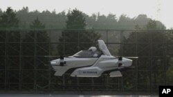 سکائی ڈرائیو کی تیار کردہ اڑنے والی کار کی آزمائشی پرواز