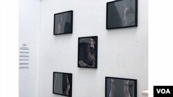 Công trình khiến tôi chú ý là bộ năm bức ảnh với chủ đề ‘Thai nghén ở Goldsmiths’ của nữ sinh theo học ngành tâm lý trị liệu qua nghệ thuật, Katherine Foster. (Hình: Hùng Nguyễn)