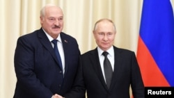 Tổng thống Belarus, Alexander Lukashenko gặp Tổng thống Nga Vladimir Putin tại dinh Novo-Ogaryovo bên ngoài Moscow, ngày 17/2/2023.