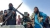 طالبان کا بغیر مزاحمت کابل پر قبضہ، 'جنگجو سرداروں نے نوشتۂ دیوار پڑھ لیا تھا'