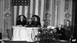 سات جنوری 1943ء کی ایک تصویر جس میں اس وقت کے صدر روزویلٹ کانگریس سے اپنا سالانہ 'اسٹیٹ آف دی یونین' خطاب کر رہے ہیں۔ (فائل فوٹو)
