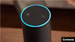 Amazon şirketinin ‘Echo’ isimli cihazı, ses komutunuzla istediğiniz şarkıyı çalıyor ya da internette sizin için arama yapıyor