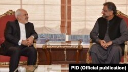 ایران کے وزیر خارجہ جواد ظریف کی پاکستان کے وزیر اعظم شاہد خاقان عباسی سے ملاقات۔ 